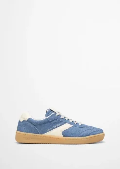 Buty sportowe wykonane z denimu