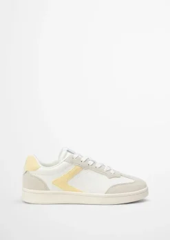 Buty sportowe z kolorowymi akcentami