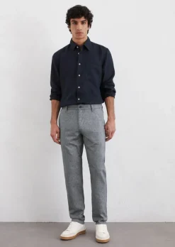 Chino model Osby Jogger tapered wykonana z organicznej mieszanki bawełny i lnu