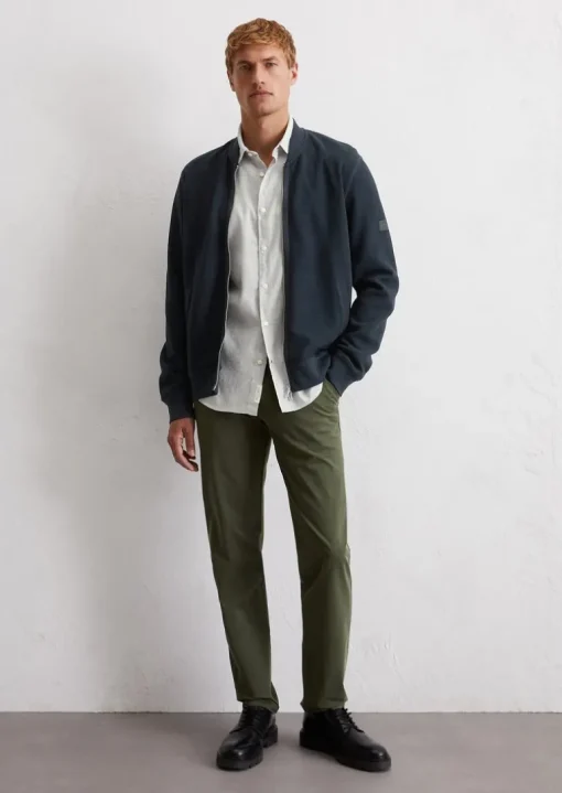 Chino model Osby zwężane wykonana z mieszanki bawełny organicznej