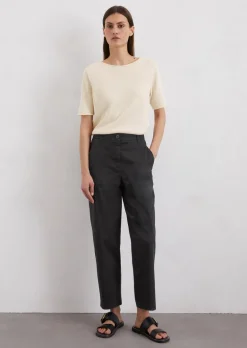 Chino model Rimka zwężane wykonane z organicznej bawełny typu stretch twill