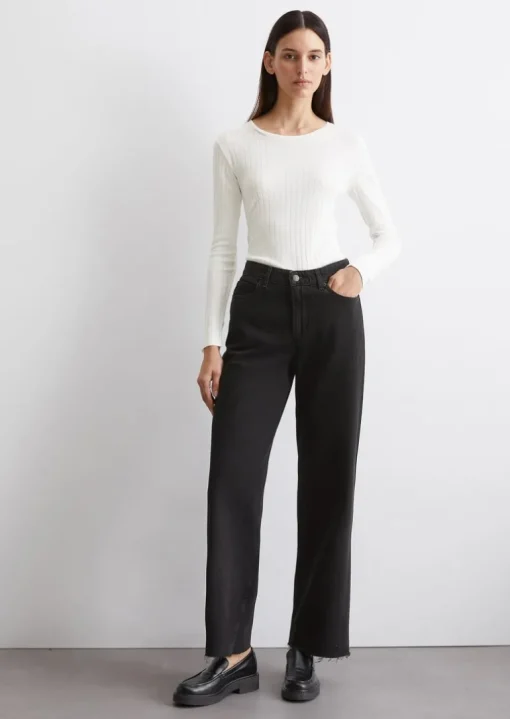 Dżinsy model Nelis szerokie wykonane z czarnego sztywnego denimu