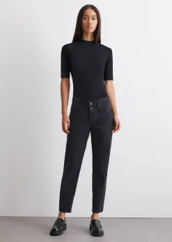 Dżinsy model Theda boyfriend cropped wykonana ze szczotkowanej bawełny twill