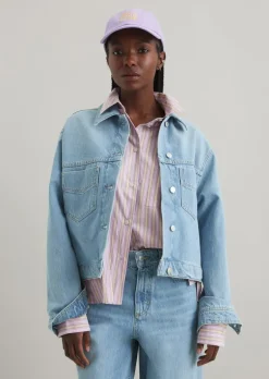 Kurtka dżinsowa oversize wykonane ze sztywnego denimu