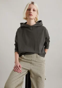 Luźna bluza z kapturem Wykonana z miękkiego prążkowanego dżerseju