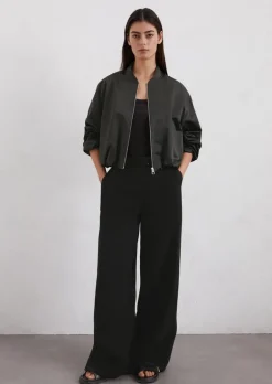 Luźna przycięta bluza wykonana z mieszanki bawełny organicznej