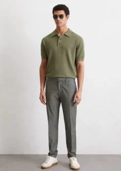 Model Chino Morot wykonana z lekkiej bawełny organicznej chambray