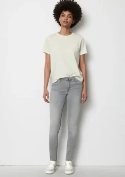 Model jeansów Alva slim z mieszanki z bawełną organiczną