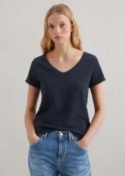T-shirt z dekoltem w serek, fason regular wykonana z bawełny organicznej slub jersey