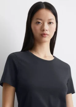 T-shirt z okrągłym dekoltem, fason regular wykonana z bawełny organicznej single jersey